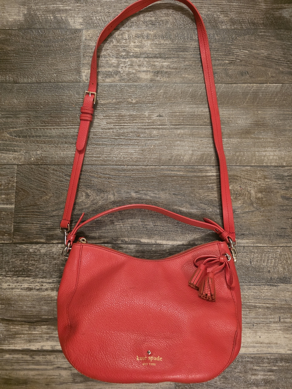 kate spade red pebble leather crossbody with tassel - Picture 2 of 8